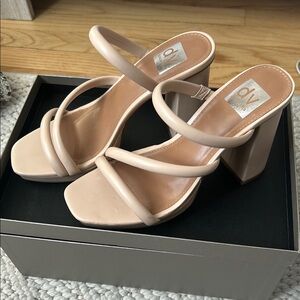 Dolce Vita Tan Heels with Block Heel and Strappy Design